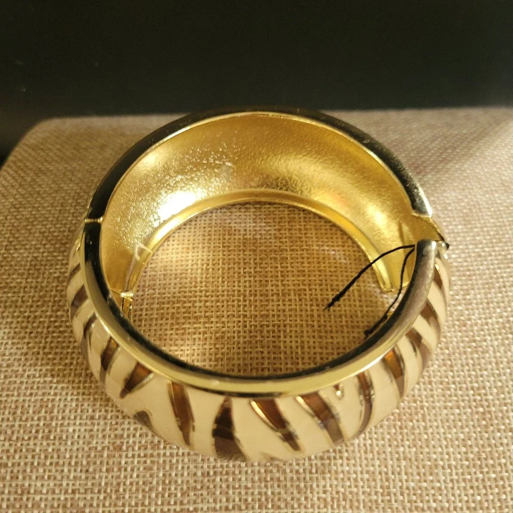 N/A gold tone